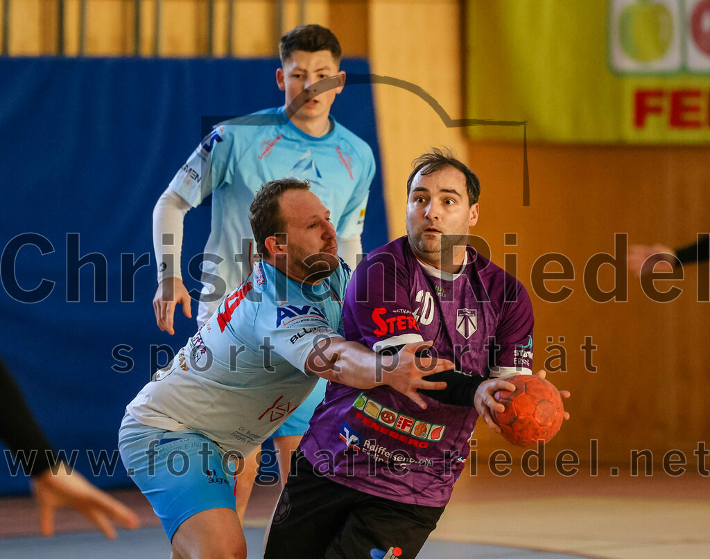 2024-01-28_059_SpVgg_Altenerding_II_gegen_HSG_Schwab-kirchen | Erding, Deutschland, 28.01.2024:
Handball, Bezirksklasse Männer Staffel Süd West 2023 / 2024, 9. Spieltag, SpVgg Altenerding gegen HSG Schwab/kirchen, Endergebnis: 30:24

Josef Eisenmann (HSG Schwab/kirchen, #24), Simon Klawe (SpVgg Altenerding, #20)

Foto: Christian Riedel / fotografie-riedel.net