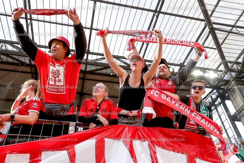 xsscx14052601118 | 2026.05.14, xsscx, Fußball, Finale DFB-Pokal Frauen, VfL Wolfsburg -  FC Bayern München, Saison 2025 2026, Rhein-Energie-Stadion in Köln: Die Fans vom FC Bayern München feiern den Sieg im DFB-Pokal Finale DFB regulations prohibit any use of photographs as image sequences and or quasi-video. Photo: xSandraxScherningxPressefotoKochx