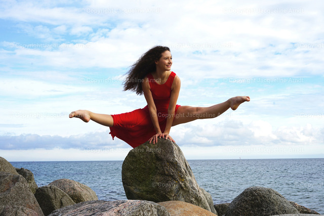 Tänzerin | Fotografie Photography Dresden Photoshooting  Fotoshooting Fotografin Dresdencity Bilder  Foto Dresdenvideos Kalender Postkarten Bilderdownload Portrait Hochzeitsfotografie Familienfotos Bewerbungsbilder Studiofotografie Fotograf Dresdenbilder Business - Realisiert mit Pictrs.com