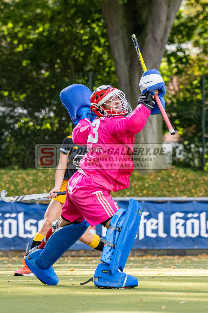 SFE_20221008_0071 | 1. Bundesliga Hockey Damen Rot-Weiss Köln - Harvestehuder THC am 08.10.2022 in Köln (KTHC Stadion Rot-Weiss Köln Tennis and Hockey Club), Photo: Stephan Fehrmann 2022 (Sports-Gallery),Lisa Höllriegl ( Torfrau Rot-Weiss Köln #23 )