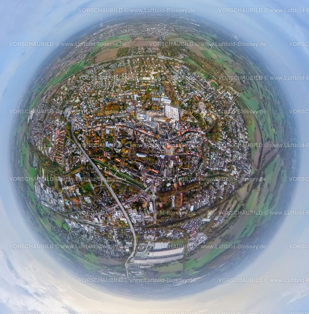 Kamen20221019_01City | Luftbild, City Stadtansicht, Kamen Quadrat Einkaufszentrum, Bundesstraße B233, Sesekepark, Fisheye Aufnahme, Fischaugen Aufnahme, 360 Grad Aufnahme, Kamen, Ruhrgebiet, Nordrhein-Westfalen, Deutschland