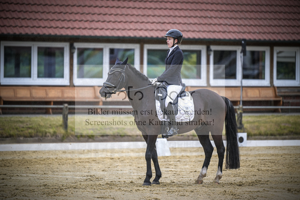 DOS_2446 | Entdecke hochwertige Reitturnierfotos von Foto Oger. Professionell, emotional und authentisch – jetzt Lieblingsmomente im Shop bestellen.Deutschlandweite Turnierfotografie. - Realisiert mit Pictrs.com