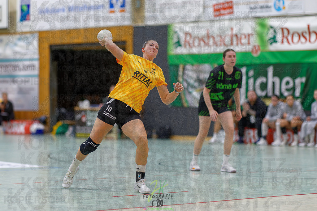 Frauen Oberliga Mitte (HHV); HSG Kleenheim/Langgöns II - HSG Eibelshausen/Ewersbach | Frauen Oberliga Mitte (HHV); HSG Kleenheim/Langgöns II - HSG Eibelshausen/Ewersbach am 01.11.2025 in Oberkleen (Weidig-Halle)Photo © 2025 - Jörg Heinrich - Realisiert mit Pictrs.com