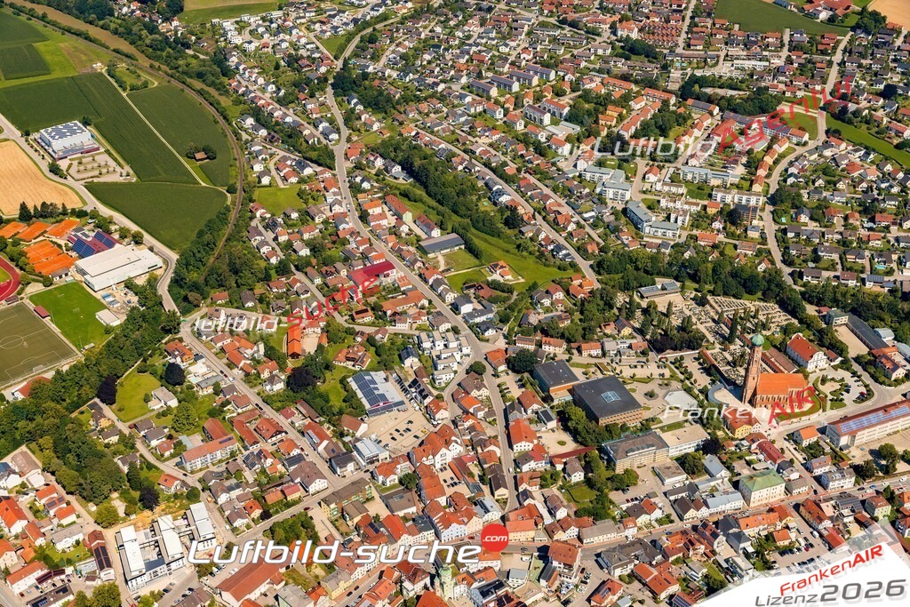 Luftaufnahme der Stadt Vilsbiburg - Die Luftaufnahme wurde 2025 vom UL-Flugzeug heraus erstellt ( keine Drohne ) - Hochauflösende Luftaufnahme - für professionelle Ausdrucke geeignet. Die Geschenkidee !Mit Lizenz und Bildrechte bestellbar