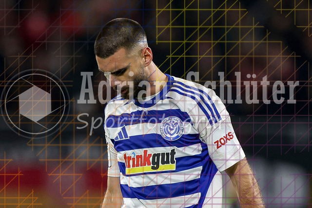 MSV Duisburg vs Rot-Weiss Essen - 3. Liga | Duisburg, Deutschland, 26.10.25:   Rasim Bulic (MSV Duisburg) ist enttäuscht nach dem Unentschieden waehrend des Spiels der 3. Liga MSV Duisburg vs Rot-Weiss Essen in der schauinsland-reisen-arena(Foto von Brauer-Fotoagentur / Adrian Schlueter)