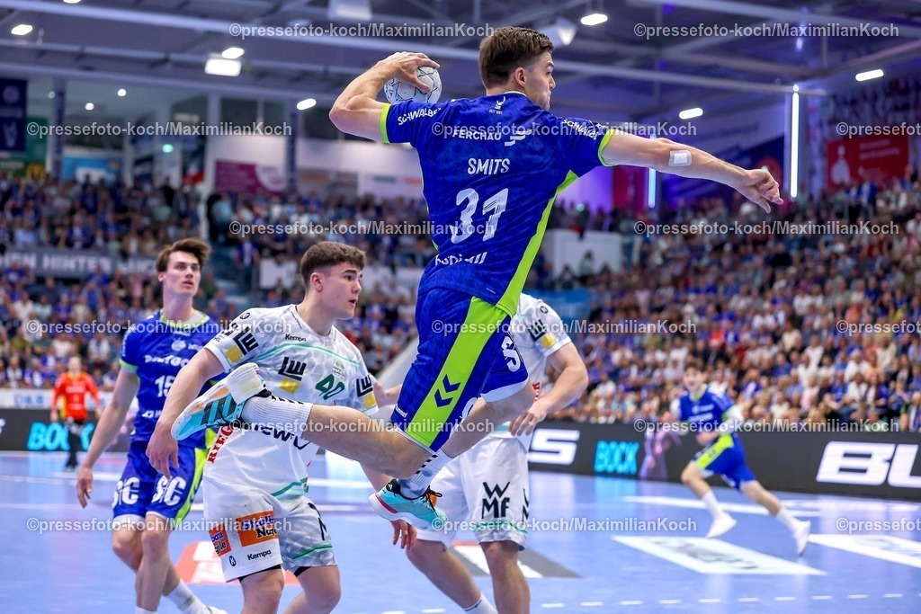 Gum30042601133 | 30.04.2026, Handball, 1. HBL, VfL Gummersbach - Frisch Auf! Göppingen, Saison 2025 / 2026 Herren, Schwalbe-Arena: Kay Smits (VfL Gummersbach #31) wirft den Ball auf das Tor 