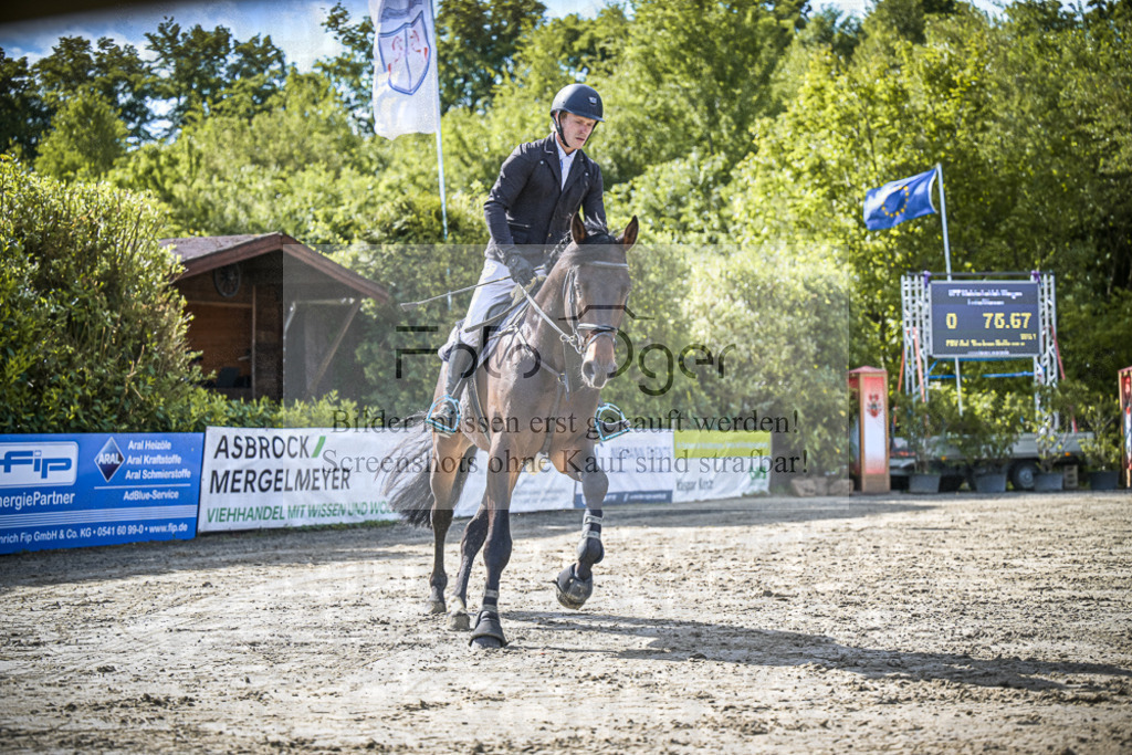 DOS_8521 | Entdecke hochwertige Reitturnierfotos von Foto Oger. Professionell, emotional und authentisch – jetzt Lieblingsmomente im Shop bestellen.Deutschlandweite Turnierfotografie. - Realisiert mit Pictrs.com