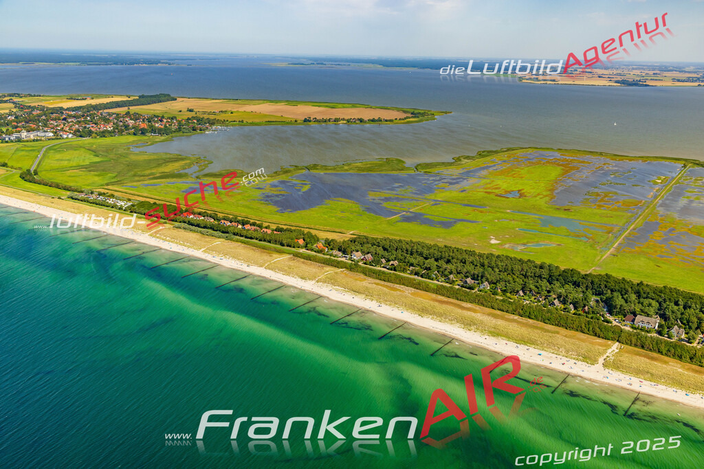 Vs Google Maps Wustrow - Die Luftaufnahme wurde 2025 vom UL-Flugzeug heraus erstellt ( keine Drohnenaufnahme ) - Hochauflösende Luftaufnahme - für Wandbilder und großformatige Ausdrucke geeignet. Das besondere Geschenk!Hier alle&nbsp;Infos zur Lizenzierung der LuftaufnahmeWir fliegen auch dieses Jahr wieder in Ihre Region um Luftbilder zu erstellen.- Luftbild anfragen