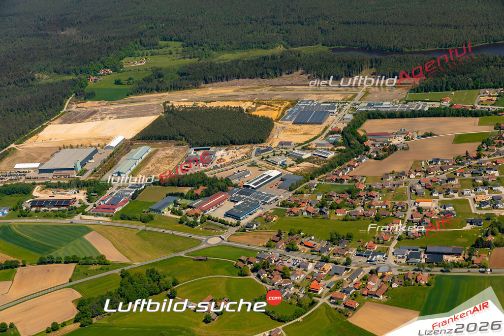 Das Luftbild zeigt : Mittelkreith Roding - Die Luftaufnahme wurde 2024 vom UL-Flugzeug aus erstellt ( keine Drohne ) - Hochauflösende Luftaufnahme - Für grossformatige Ausdrucke geeignet. Die Geschenkidee !Mit Lizenz und Bildrechte bestellbar