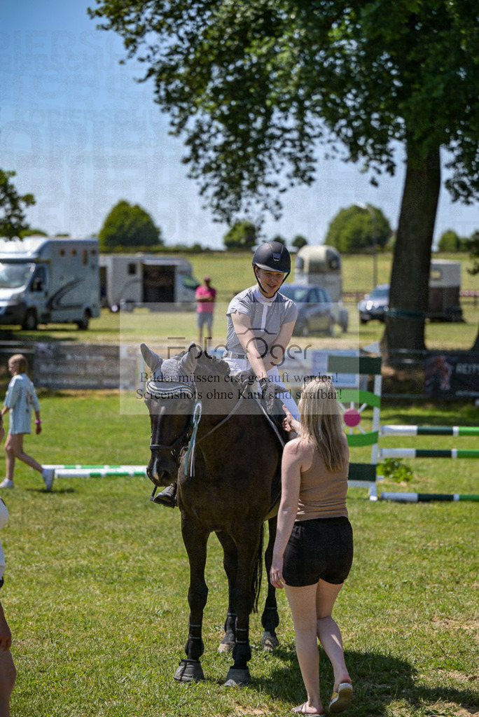 Reitturnier Voxtrup | Entdecke hochwertige Reitturnierfotos von Foto Oger. Professionell, emotional und authentisch – jetzt Lieblingsmomente im Shop bestellen.Deutschlandweite Turnierfotografie. - Realisiert mit Pictrs.com