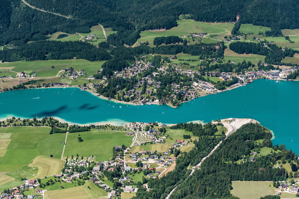 dr__0010163.jpg | SANKT WOLFGANG IM SALZKAMMERGUT 05.07.2017 Dorfkern an den See- Uferbereichen des Wolfgangsees in Sankt Wolfgang im Salzkammergut in Oberösterreich, Österreich. // Village on the lake bank areas of Wolfgangsees in Sankt Wolfgang im Salzkammergut in Oberoesterreich, Austria. Foto: Daniel Reiter