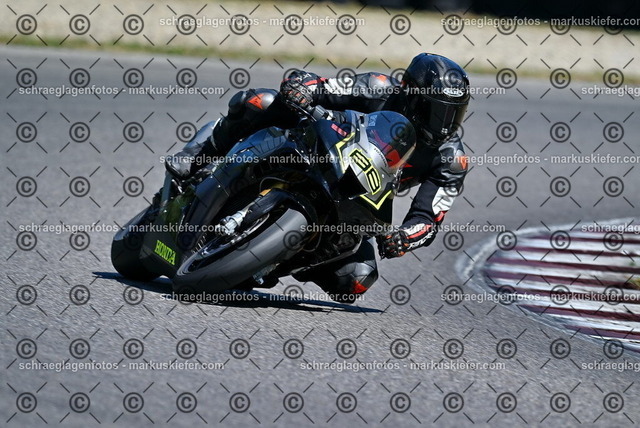 26bt04-0447 | markuskiefer.com - Realisiert mit Pictrs.com