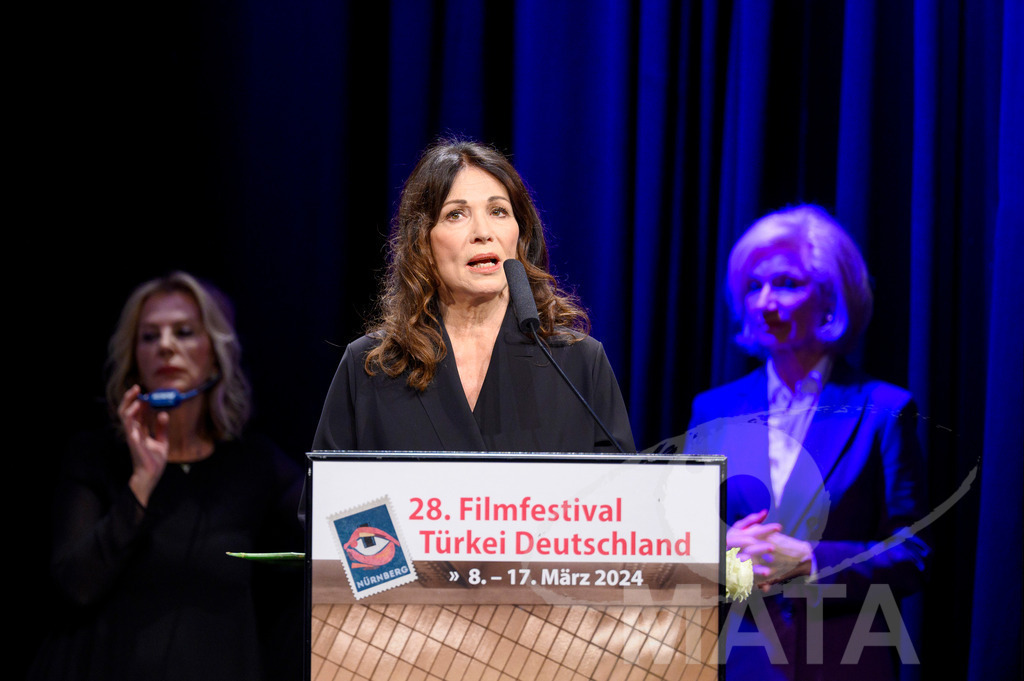 _DWA8096 | Schauspielerin Iris Berben als Ehrenpreisträgerin beim 28. Filmfestival Türkei Deutschland am 08.3.2024  in Nürnberg - Realisiert mit Pictrs.com