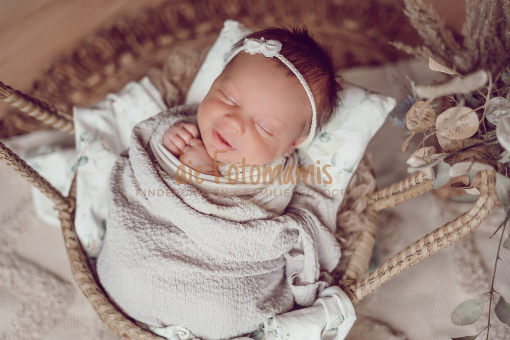 Amalia fertig-23 | Die Fotomamis – Eure Fotografen für Babybauch-, Neugeborenen-, Familien-, Kindergarten- und Hochzeitsfotografie. Mit Feingefühl, Leidenschaft & Liebe zum Detail.