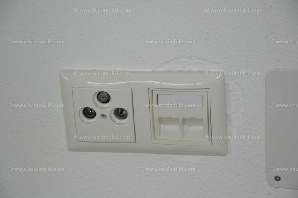 bib-lg17-elektroinstallation-0279 | Nach LV-Leistungsgruppen sortierte Detailfotos über den Bau eines Hauses. Alle Hausbau-Bilder direkt vom Urheber und Autor der Website Haus-Selber-Bauen.com