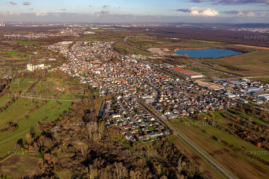 Luftbild: Ortsansicht der Straßen und Häuser der Wohngebiete in Durmersheim im Bundesland Baden-Württemberg in Deutschland. Foto: IMG_119865.jpg vom 30.11.2019 durch Werner Riehm/FLY-FOTO.de