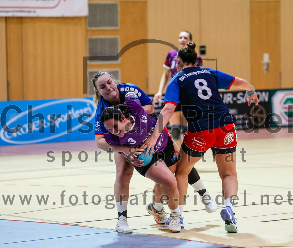 2023-12-09_092_SpVgg_Altenerding_gegen_HSG_Freising-Neufahrn | Erding, Deutschland, 09.12.2023:
Handball, Bezirksoberliga Frauen Altbayern 2023 / 2024, 9. Spieltag, SpVgg Altenerding gegen HSG Freising-Neufahrn, Endergebnis: 29:28

Theresa Obermeier (HSG Freising-Neufahrn, #4), Kati Gottschalk (SpVgg Altenerding, #3), Franziska Edler (HSG Freising-Neufahrn, #9)

Foto: Christian Riedel / fotografie-riedel.net