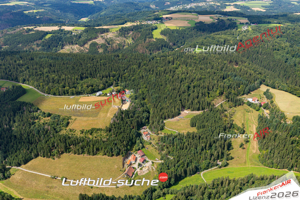 Die Luftaufnahme Rosslach - Wilhelmsthal wurde 2021 mittels Flugzeug (keine Drohne) erstellt. Hohe Auflösung -für große Poster und Wandbilder geeignet!