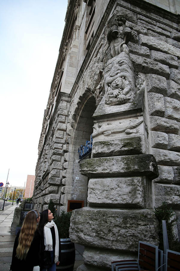 Foto: Leipzig - Der Steuermoloch verschlingt den Bürger | Das Team hinter BILDLEXIKON LEIPZIG bündelt historische wie aktuelle Informationen über die Stadt Leipzig in Text und Bild auf einer Plattform und stellt diese der interessierten Öffentlichkeit zur Verfügung.