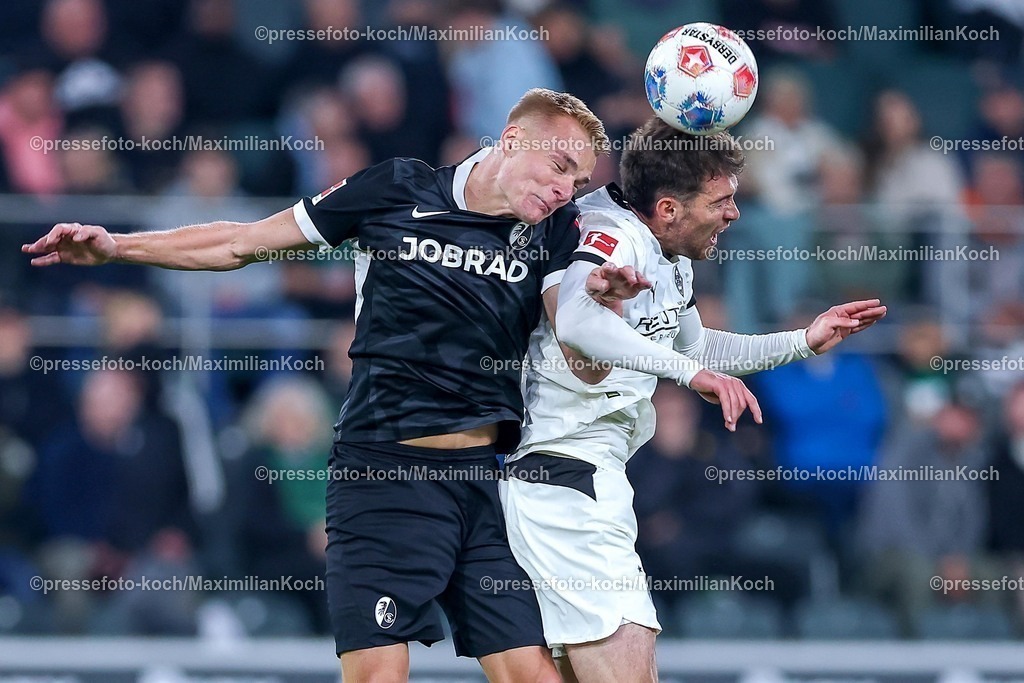 BMG05102501072 | 05.10.2025, Fußball, Borussia Mönchengladbach - SC Freiburg, 1. Fußball Bundesliga, Borussia-Park, Saison 2025 2026: Philipp Lienhart&nbsp;(SC Freiburg #03) im Zweikampf gegen  Joe Scally&nbsp;(Borussia Mönchengladbach #29) Kopfball Kopfballduell DFB regulations prohibit any use of photographs as image sequences and or quasi-video.