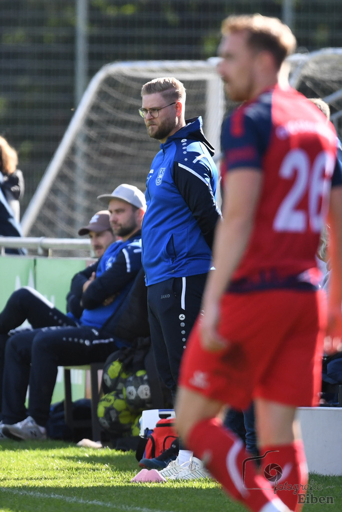 FC Rastede-GVO Oldenburg | Herren Bezirksliga 2; FC Rastede (blau)-GVO Oldenburg (rot) am 29.09.2024; in Rastede (Sportanlage Köttersweg), Photo: Philip Eiben 2024 - Realisiert mit Pictrs.com