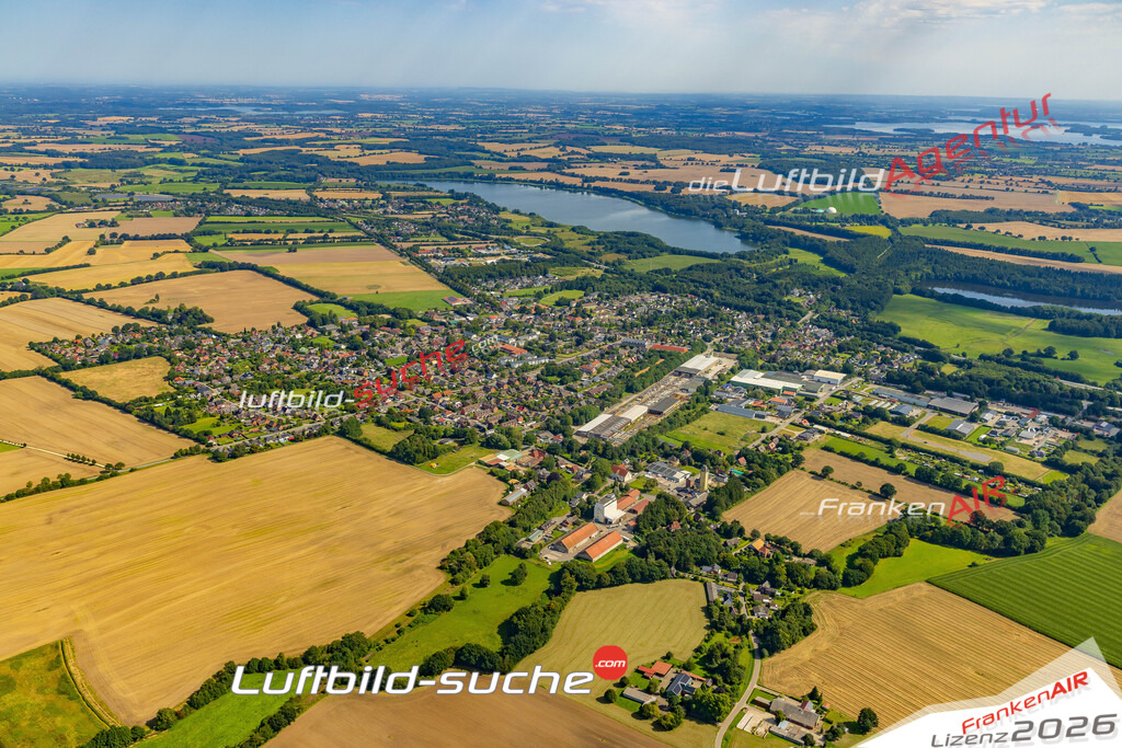 Übersichts Bild Wankendorf - Die Luftaufnahme wurde 2025 vom UL-Flugzeug heraus erstellt ( keine Drohnenaufnahme ) - Hochauflösende Luftaufnahme - für Wandbilder und großformatige Ausdrucke geeignet. Das besondere Geschenk!Hier alle&nbsp;Infos zur Lizenzierung der LuftaufnahmeWir fliegen auch dieses Jahr wieder in Ihre Region um Luftbilder zu erstellen.- Luftbild anfragen