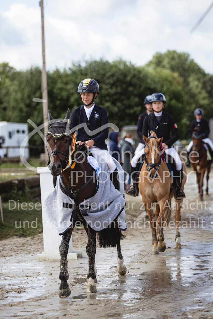 240615_CoesfeldLette_Stil-A-261 | Deine schönsten Turniermomente als professionelle Fotos! Entdecke hochwertige Pferdesport-Fotografie im Online-Shop. Jetzt Fotos finden & bestellen!