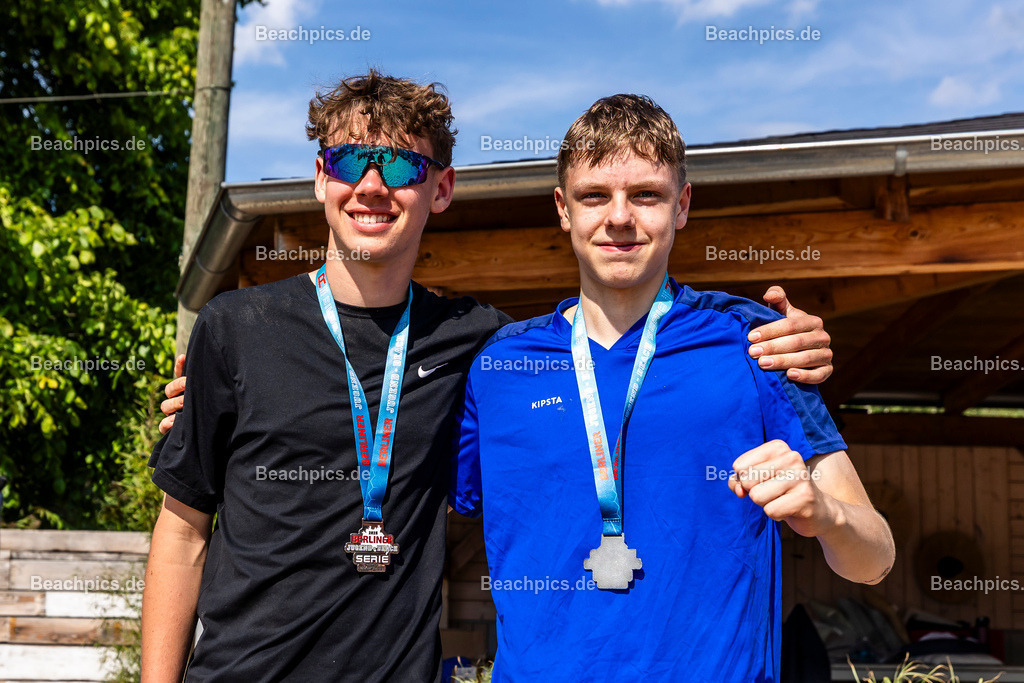 2025-200076291-Jugend-Beach-Serie-Turnier | Pinar Atalay, Bundeskanzler Friedrich Merz 31.05.2025; Berlin Foto: Gerold Rebsch - www.beachpics.de