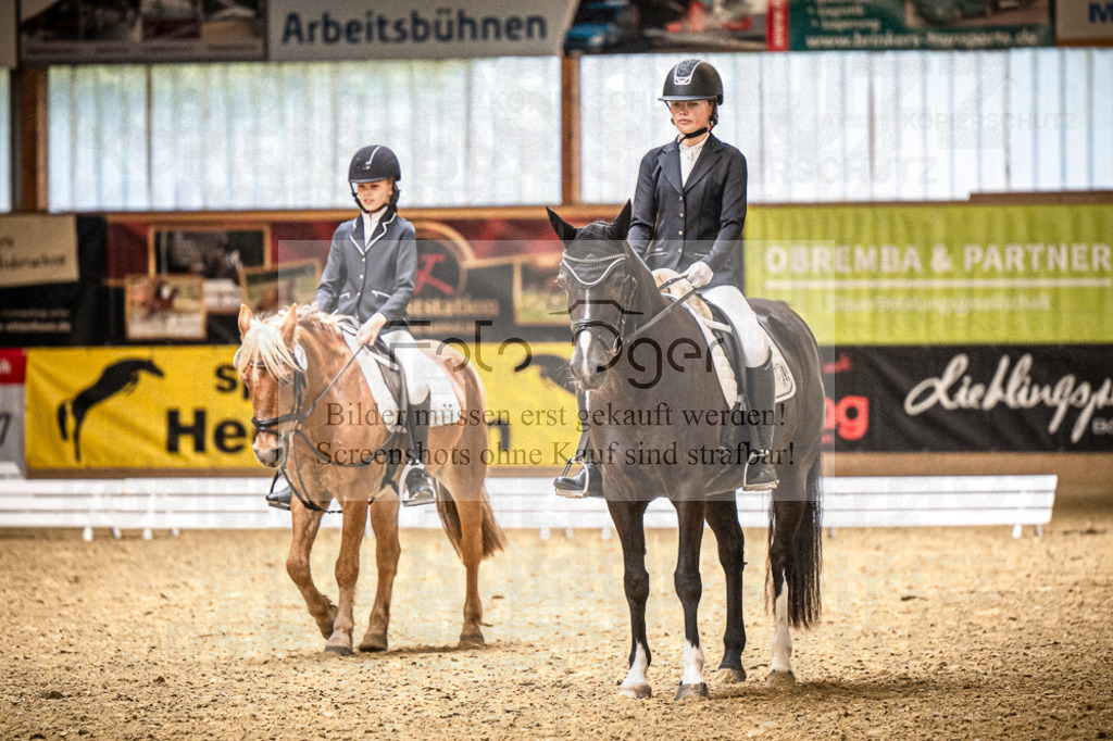 DOS_2041 | Entdecke hochwertige Reitturnierfotos von Foto Oger. Professionell, emotional und authentisch – jetzt Lieblingsmomente im Shop bestellen.Deutschlandweite Turnierfotografie. - Realisiert mit Pictrs.com