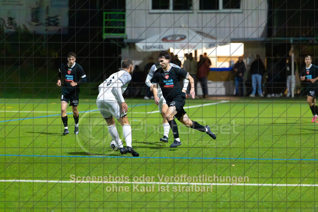 20261008_195847_0185_(c)_by_PhotoPeet | #,TSV Eschenbach (weiß) vs. SV Ebersbach (schwarz), Fußball, Bezirkspokal der Herren, Saison 2026/2027, Kunstrasenplatz, Schlater Straße, 73107 Eschenbach, 08.10.2026 - 19:30 Uhr,Foto: PhotoPeet / Sport- &amp; Eventfotografie / Peter Harich