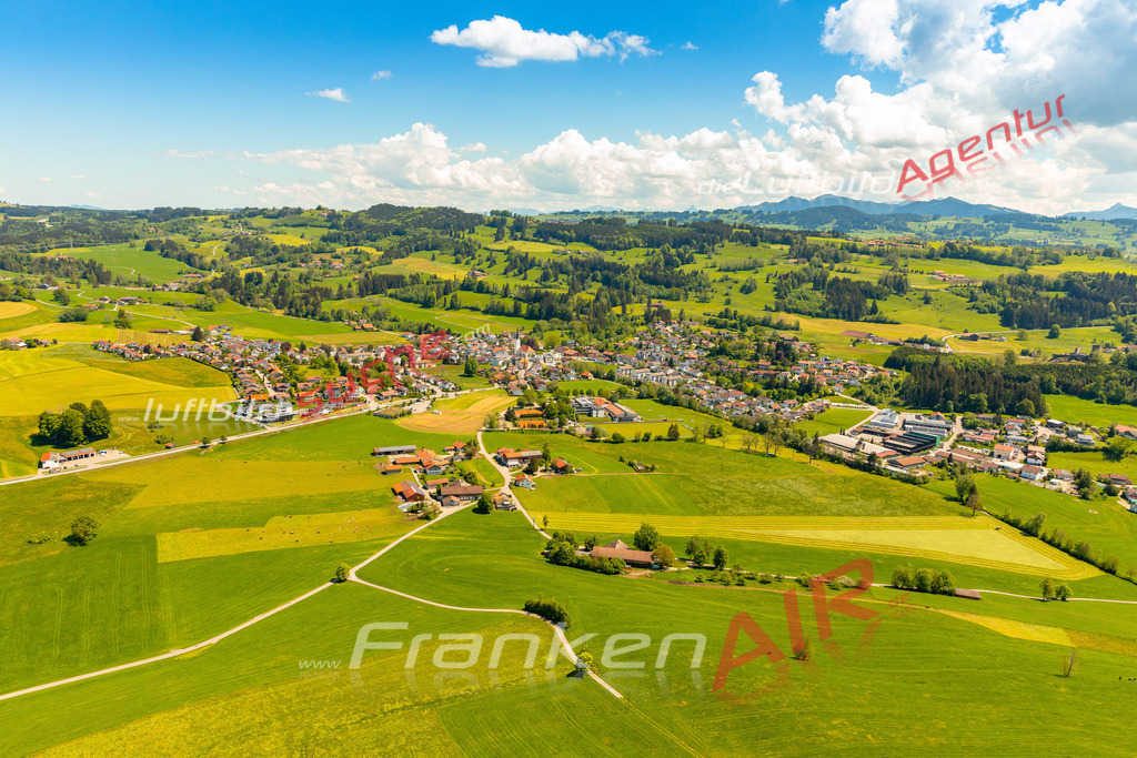 sulzberg-mit-lizenz-erwerben-829-jahr-2024 | Das Luftbild zeigt :  Sulzberg - Die Luftaufnahme wurde 2024 vom UL-Flugzeug aus erstellt ( keine Drohne ) - Hochauflösende Luftaufnahme - Für grossformatige Ausdrucke geeignet. Die Geschenkidee !Mit Lizenz und Bildrechte bestellbar