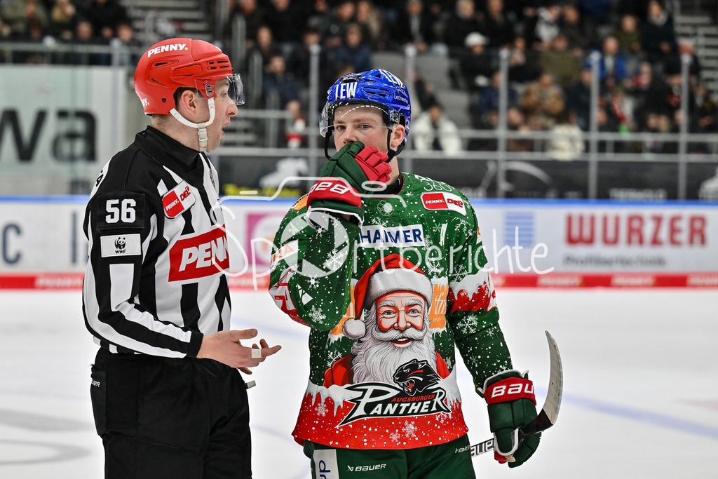 Augsburger Panther - Nürnberg Ice Tigers | im Gespraech Linienrichter Yannik KOZIOL und Cody KUNYK (Augsburger Panther #20) / DEL: Augsburger Panther - Nuernberg Ice Tigers, Curt Frenzel Stadion am 06.12.2024