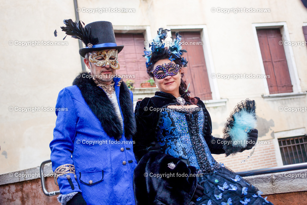 Venedig_ Stadtansichten_ Karneval_ 11.02.2024-6 | 11.02.2024, Italien, ITA, Venetien, Venedig, im Bild Venedig, Stadtansichten, Touristen, Reisefeature, Karneval, Reise, Venedig, Venezia, Venetien, Stadtansicht, Campanile, Canale Grande, Markusplatz, Markuskirche, Touristen, Gendel, Gondolere, Faehre, Motorboot, Wassertaxi, Vaporetto, Adria, Lagune, Pfahlbauten, Bruecke, Rialtobruecke, La Gondola, Dogenpalast, Italien, Hochwasser, Creativ, Kreativ