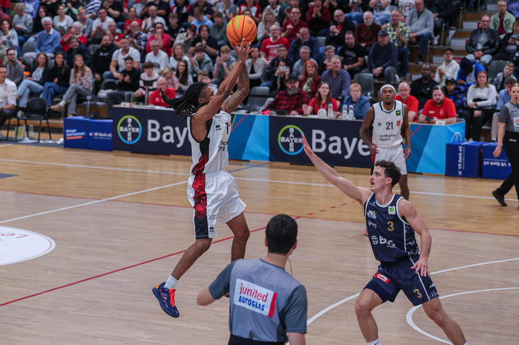 Pro A BAYER GIANTS vs Eisbären Bremerhaven-53 | Fotos von Basketballspielen aus dem Raum NRW fotografiert von Gero Mueller-Laschet und Daniel Schaefer - Realisiert mit Pictrs.com