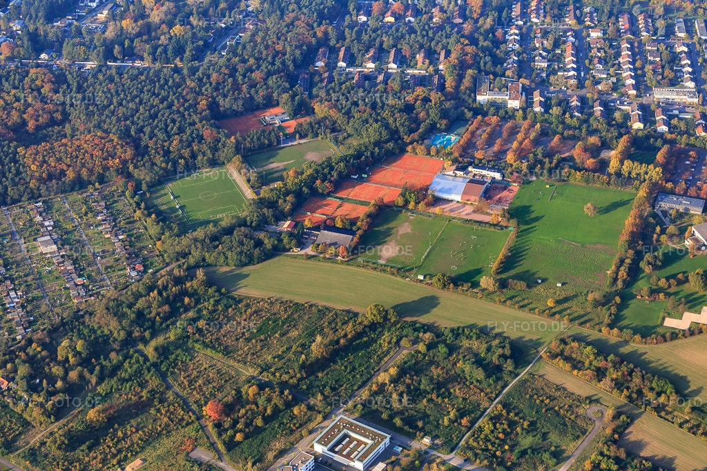 Luftbild: Traugott-Bender-Sportpark mit Nordsternstadion des Karlsruher Sportverein Rintheim-Waldstadt e.V. und KSV Tennishalle sowie Tennisplätze des SSC Karlsruhe Tennis und Spielfeld des SSC Cricket Lions Karlsruhe im Ortsteil Hagsfeld in Karlsruhe im Bundesland Baden-Württemberg in Deutschland.Foto: IMG_075423.jpg vom 26.10.2014 durch Werner Riehm/FLY-FOTO.deSportverein Fußball Rugby Teqball | Karlsruher SV Rintheim-Waldstadt e.VSSC Sport- und Schwimmclub Karlsruhe e.V