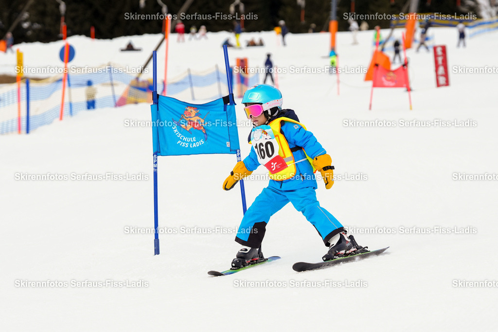 SRF_02.01.2026_0159 | Skirennfotos,Serfaus,Fiss,Ladis,Kinderskirennen,Winter,Tirol,Oberland,skirace,SFL,feelfree,weil wir's genießen,ski,Ski,skifahren,Sonnenplateau, - Realisiert mit Pictrs.com