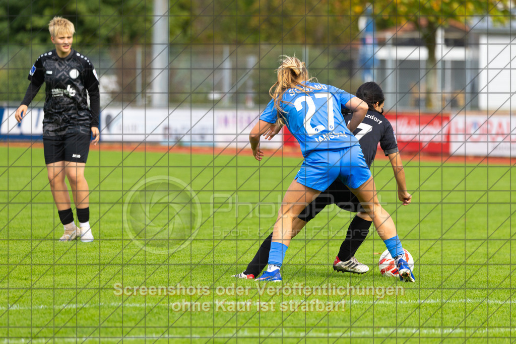 20261010_140746_0392_(c)_by_PhotoPeet | #,1.FC Donzdorf (schwarz) vs. SC Sand (blau), Fußball, EnBW-Oberliga B -Juniorinnen, 05. Spieltag, Saison 2026/2027, Rasenplatz Lautertal Stadion, Süßener Straße 16, 73072 Donzdorf, 10.10.2026 - 14:00 Uhr,Foto: PhotoPeet / Sport- &amp; Eventfotografie / Peter Harich