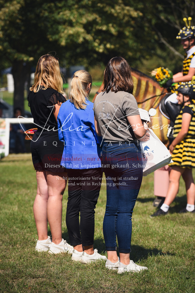 DSC_0446 | Pferde- und Turnierfotografie in Westsachsen. Pferdeportraits, Auftragszeichnungen und intuitive Kunst.