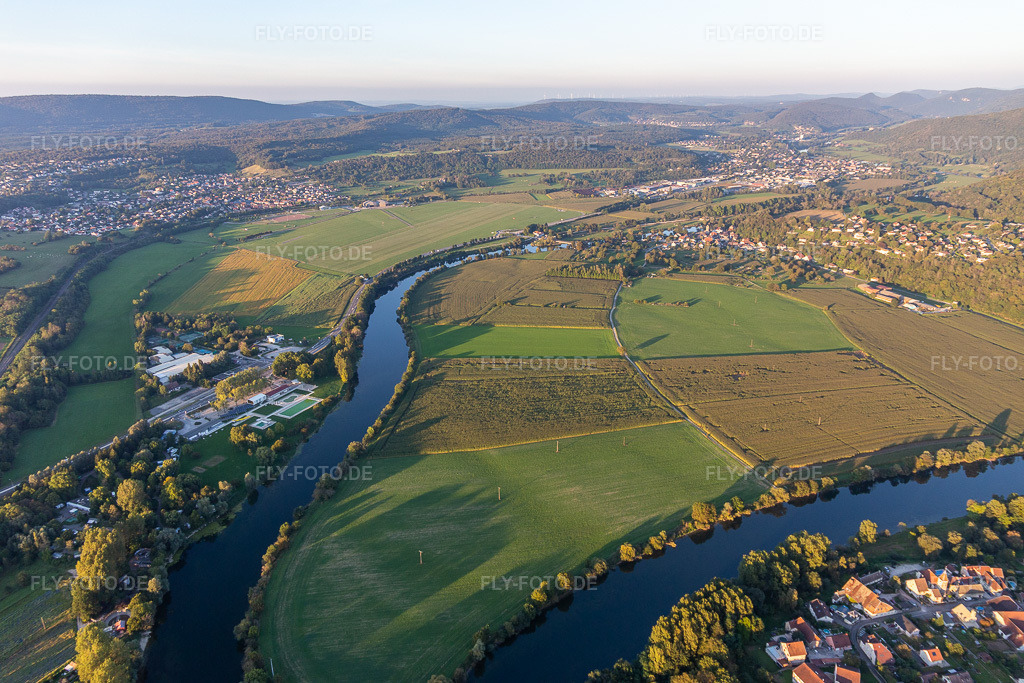 Luftbild: Aerodrome de Besançon Thise in Thise im Bundesland Doubs in Frankreich. Foto: IMG_129646.jpg vom 23.09.2021 durch Werner Riehm/FLY-FOTO.de