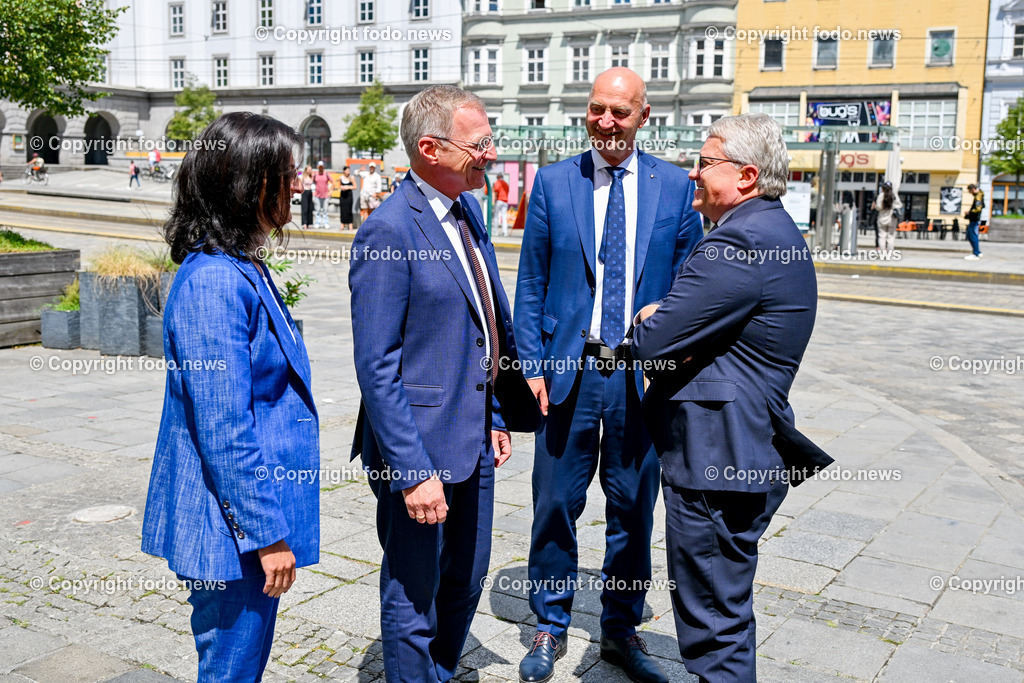 Pressekonferenz OoeVP stellt personelle Weichen_ 05.07.2024-39 | 05.07.2024, Linz, AUT, Pressekonferenz OoeVP stellt personelle Weichen - Verlaesslich fuer Oberoesterreich, im Bild Margit Angerlehner (VP, LAbg.), LH Thomas Stelzer (VP, Landeshauptmann Ooe), Christian Doerfel (VP, LAbg., Klubobmann, Bgm. Steinbach an der Steyr), Klaus Luger (SP, Bgm. der Stadt Linz)