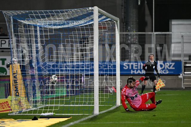 TSV Egger Glas Hartberg vs SV Oberbank Ried – Austrian Bundesliga Match | TSV Egger Glas Hartberg and SV Oberbank Ried. High-intensity match action, tackles, shots on goal, celebrations, fan atmosphere and stadium scenes captured in professional quality. The image shows the first goal from Hartberg.