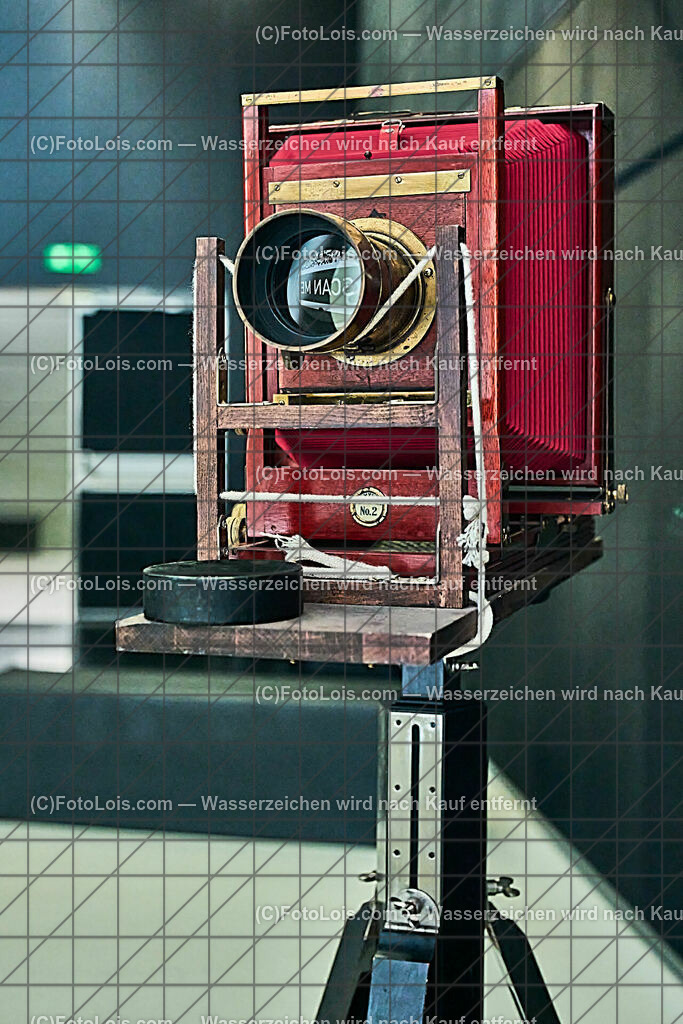 ALP9083_Linz_ARS-Elektr_MH_Nassplattenfotografie_Kamera | (C)FotoLois.com, Alois Spandl, Linz an der Donau - ARS Elektronica Center, Multimediashow über Nassplattenfotografie von Markus Hofstätter, Fr 13. Oktober 2023.