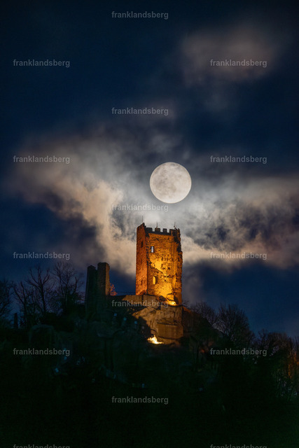 Mond hinter dem Drachenfels | Vollmond hinter dem Drachenfels - Realisiert mit Pictrs.com
