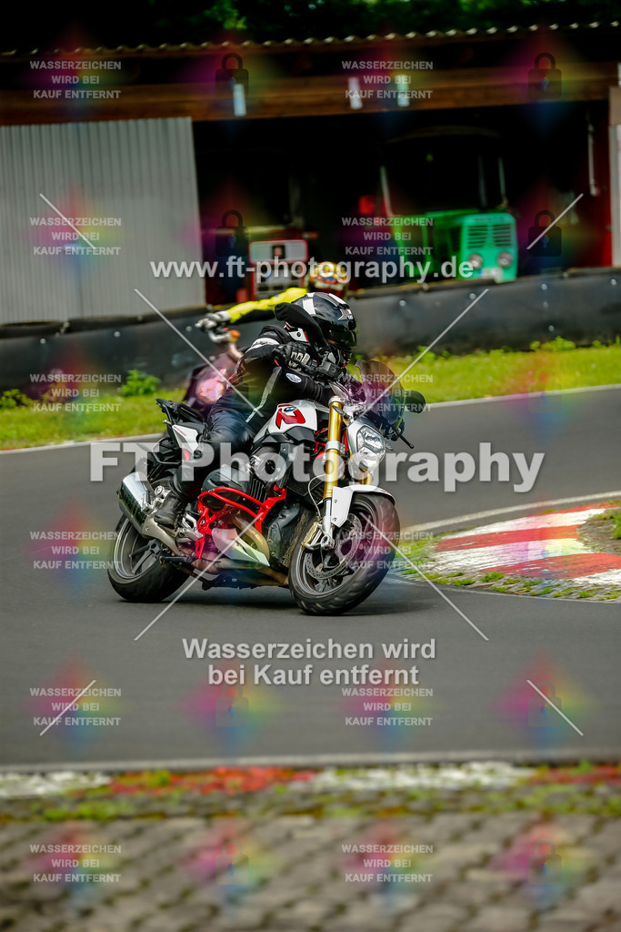 VBK-4433 | Hier findet Ihr Bilder von Touristenfahrten auf der Nürburgring Nordschleife oder von anderen Veranstaltungen die ich besucht habe. Viel Spass beim Durch Schauen 