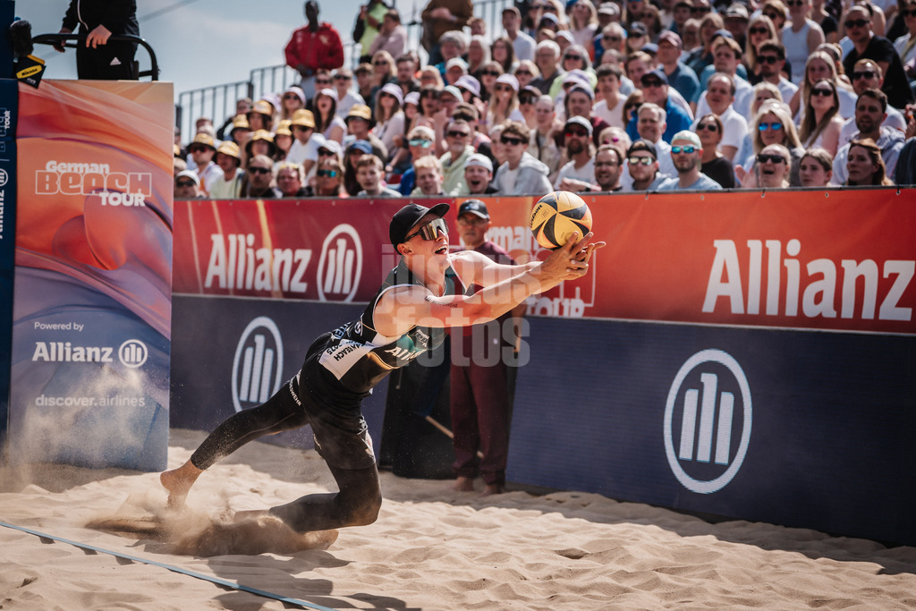 Beachvolleyball | Männer | Allianz German Beach Tour 2025 | Tourstop Düsseldorf | 18.05.2025 | Robin Sowa springt zum Ball