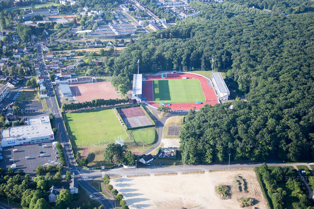 Aerial view: Stade des Allées in Blois in the state Loir et Cher, France. – Photo: IMG_082021.jpg taken on 06/20/2015 by Werner Riehm/FLY-FOTO.com – Resolution of the original: 5472 x 3648 px