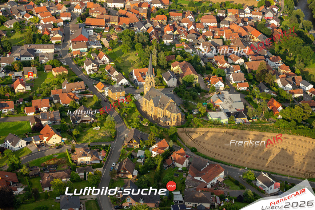Das Luftbild zeigt :  Schwürbitz - Die Luftaufnahme wurde 2024 vom UL-Flugzeug aus erstellt ( keine Drohne ) - Hochauflösende Luftaufnahme - Für grossformatige Ausdrucke geeignet. Die Geschenkidee !Mit Lizenz und Bildrechte bestellbar