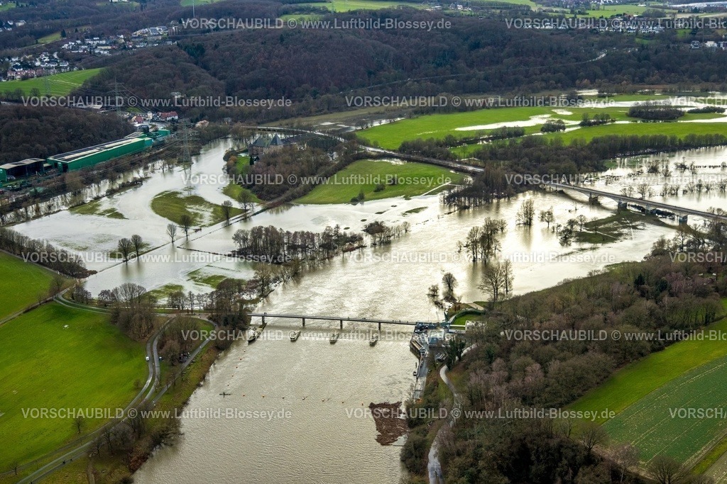Bochum231202096Ruhr-topaz | Luftbild, Ruhrhochwasser, Weihnachtshochwasser 2023, Fluss Ruhr und Kemnader See treten nach starken Regenfällen über die Ufer, Überschwemmungsgebiet am Kemnader Wehr, Ruhrbrücke Kemnade und Haus Kemnade, Bäume und Felder im Wasser, Stiepel, Bochum, Ruhrgebiet, Nordrhein-Westfalen, Deutschland