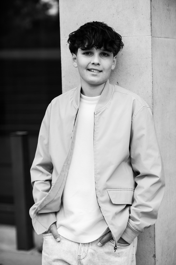 20250610-Louis-sw-14 | Mein Name ist Arkadius. Ich fotografiere Ihre Hochzeit in Frankfurt und im Umkreis von 200 km. Als Fotograf bin ich noch bekannt im Bereich Business- und Modefotografie.