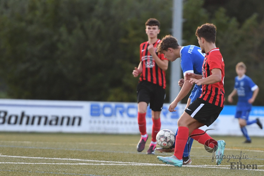 FC Rastede-Heidmühler FC | B-Jugend Bezirkspokal; FC Rastede (blau)-Heidmühler FC (rot) am 16.08.2023; in Rastede (Sportanlage Köttersweg), Photo: Philip Eiben 2023 - Realisiert mit Pictrs.com